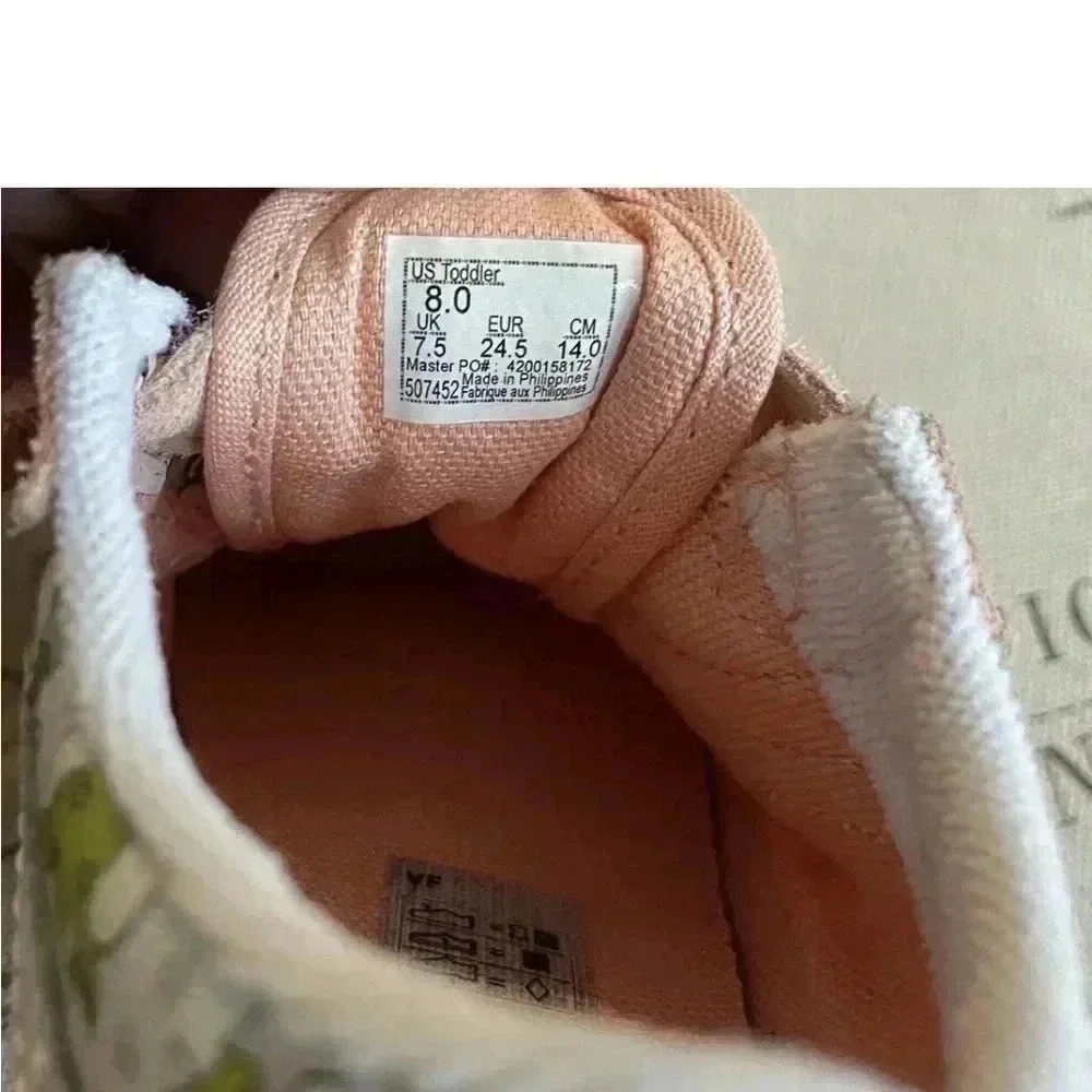 Vans Holiday Unicorn Old Skool V
Sneakers  Size 8 - Picture 5 of 6